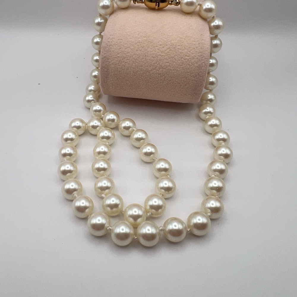 Vintage Monet hand knotted pearl necklace - Picture 2 of 7